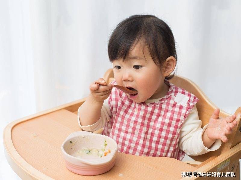 宝宝饮食成长里程碑，几个月开始喝粥？